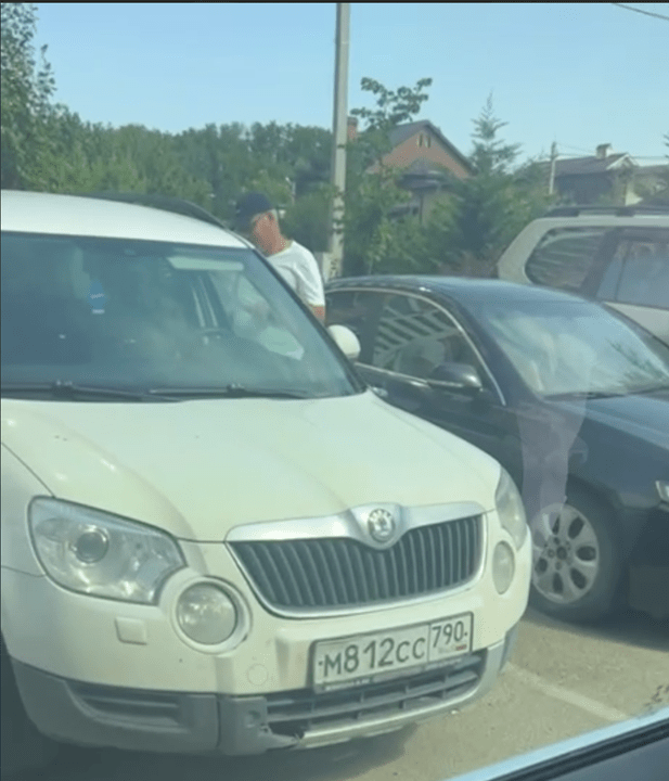 М812СС 790RUS Skoda Yeti համարով ավտոմեքենան գրանցված է